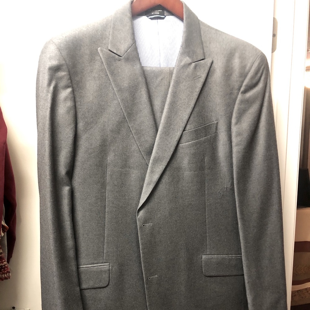 Tommy Hilfiger Wool Suit; 46L; pants 30 in inseam